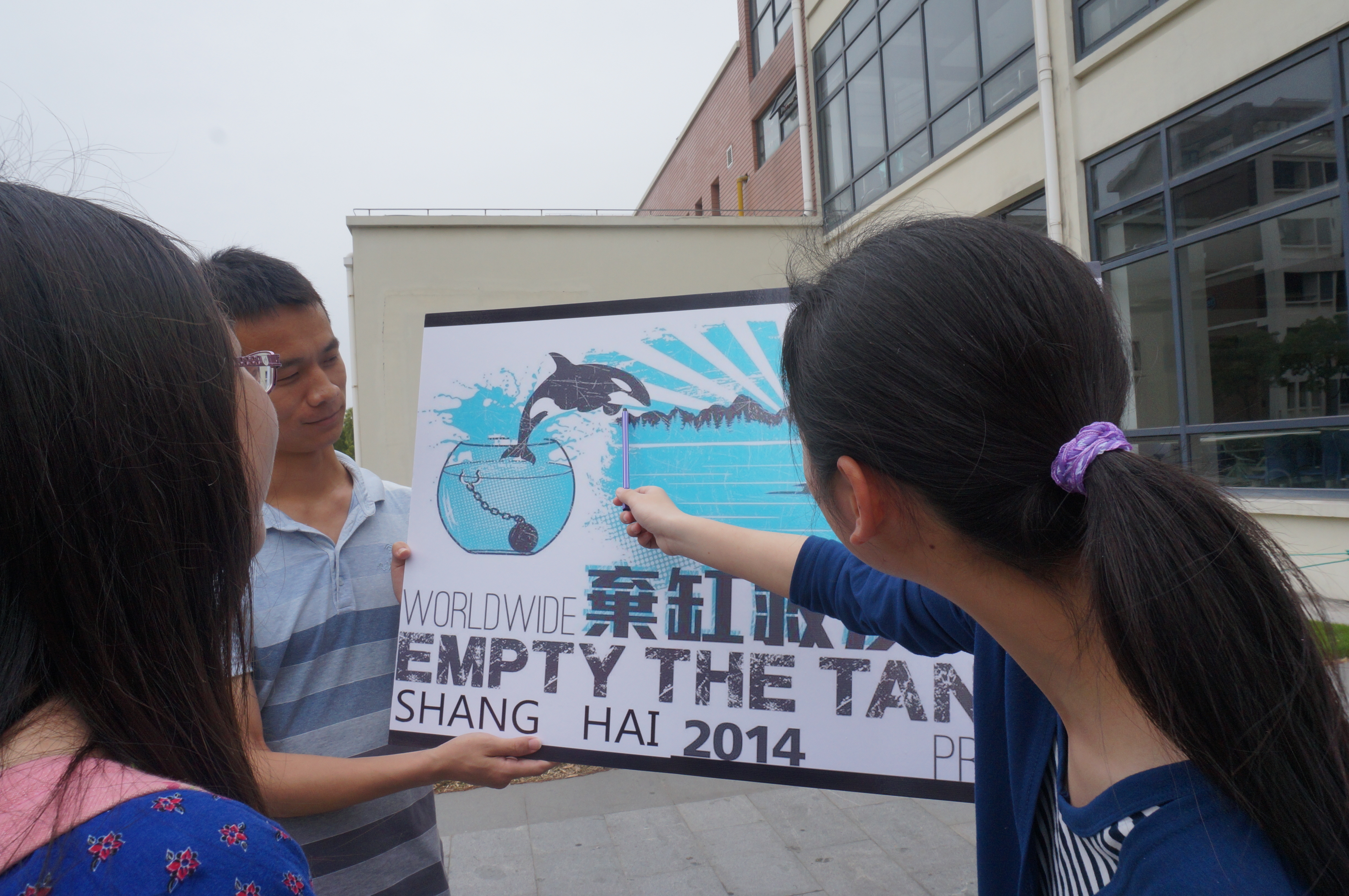 Students stage demo against whale and dolphin captivity